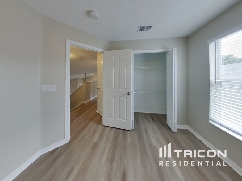 Building Photo - 1360 Holly Glen Run