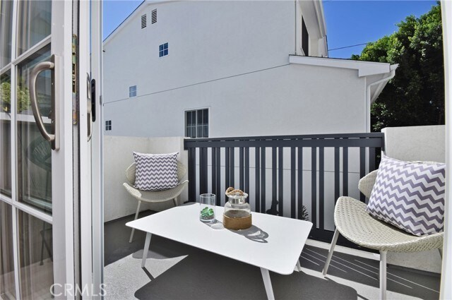 Building Photo - 4641 Cahuenga Blvd