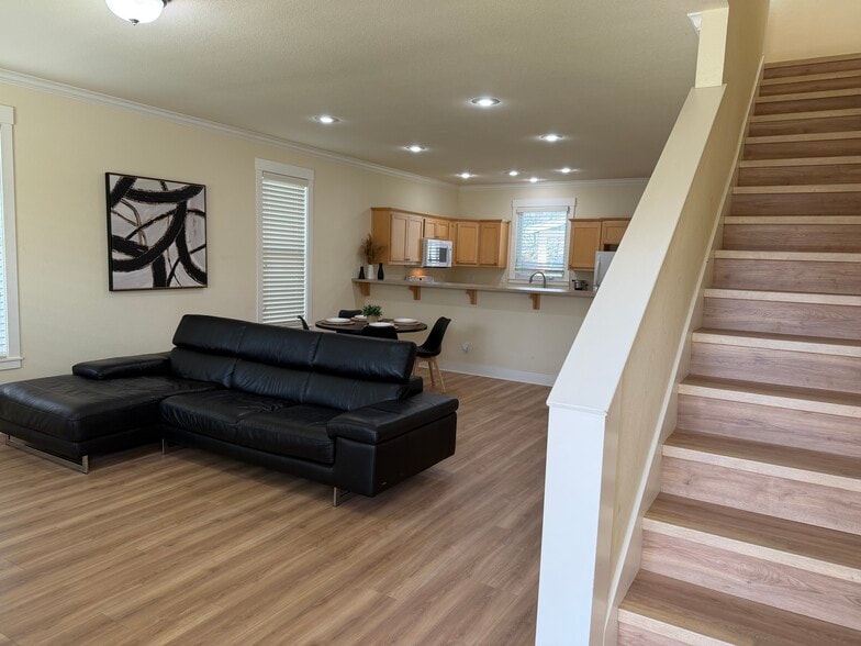 Building Photo - 804 Kite Ln