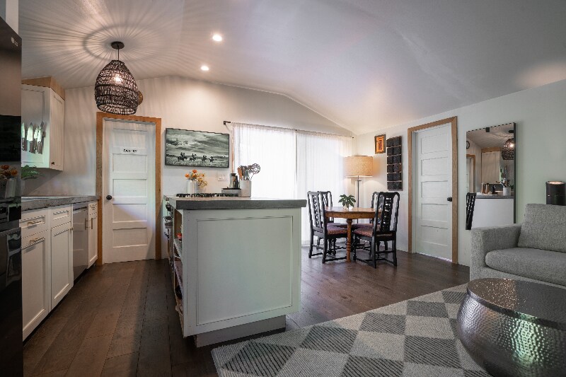 Building Photo - 617 Acacia Ln