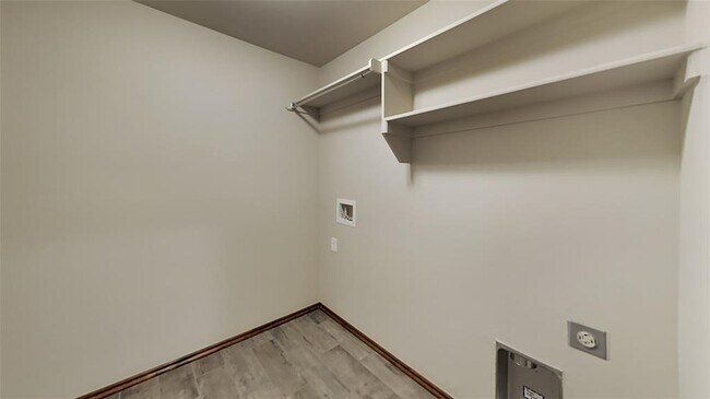 Building Photo - 7055 Richardson Ct