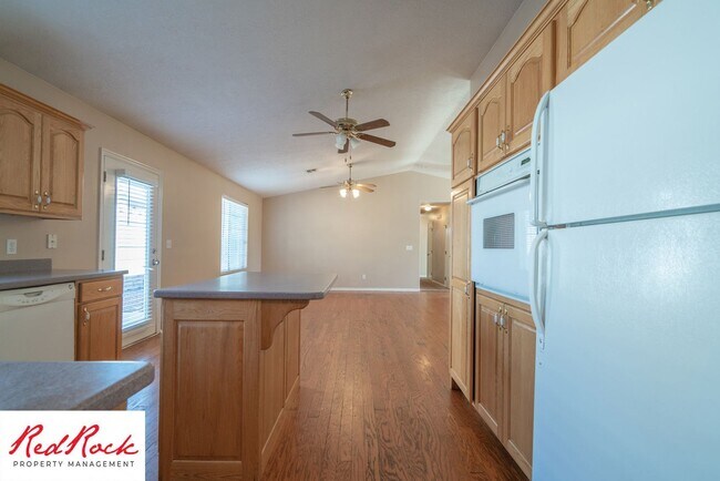 Building Photo - Pet Friendly - 4 Bed 2 Bath for rent in St. George