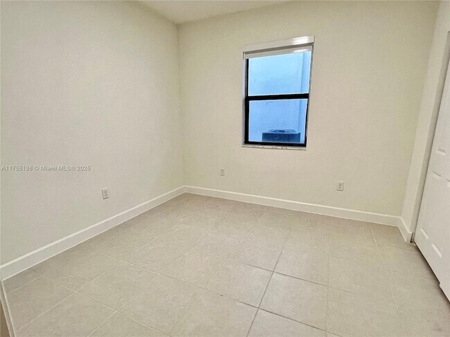 Building Photo - 13370 SW 284th Terrace