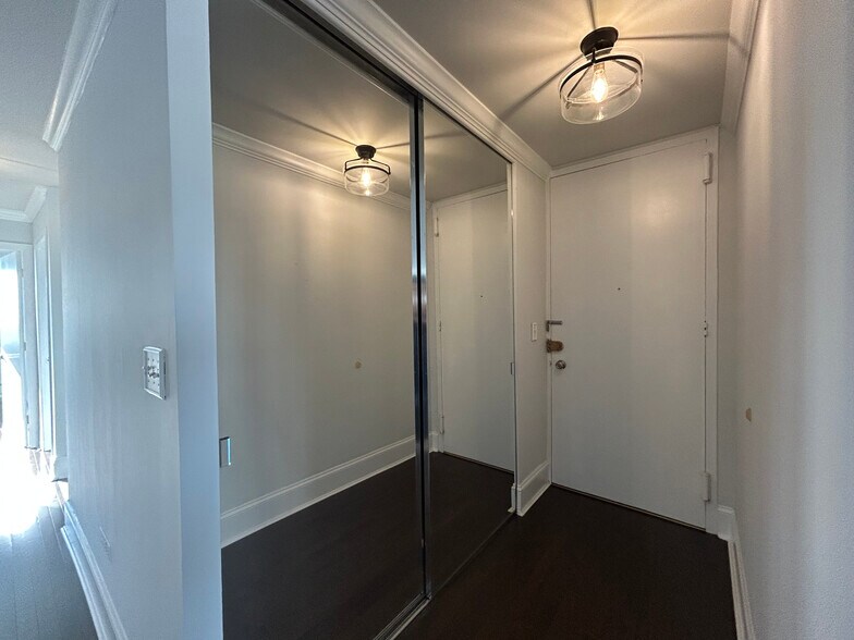 Building Photo - 1350 N Dearborn St