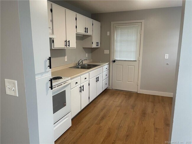 Building Photo - 83 Midway Oval