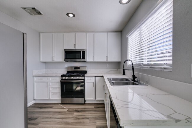 Building Photo - 8392 Gresham Dr