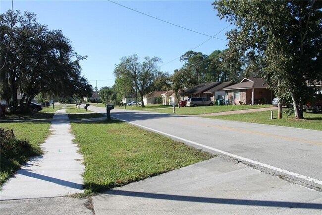 Building Photo - 745 Whitewood Dr