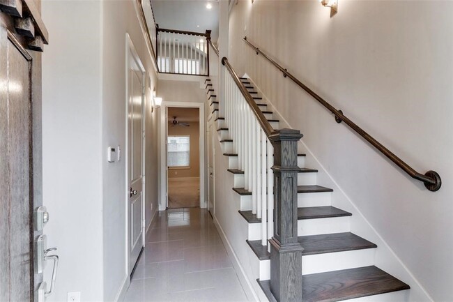 Building Photo - 2724 Rutland St