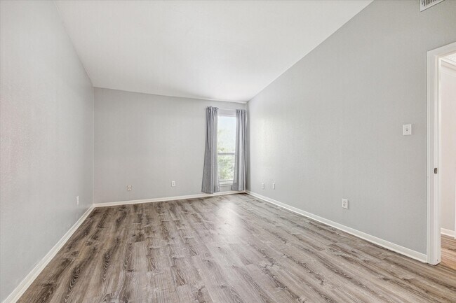 Building Photo - 2125 Augusta Dr