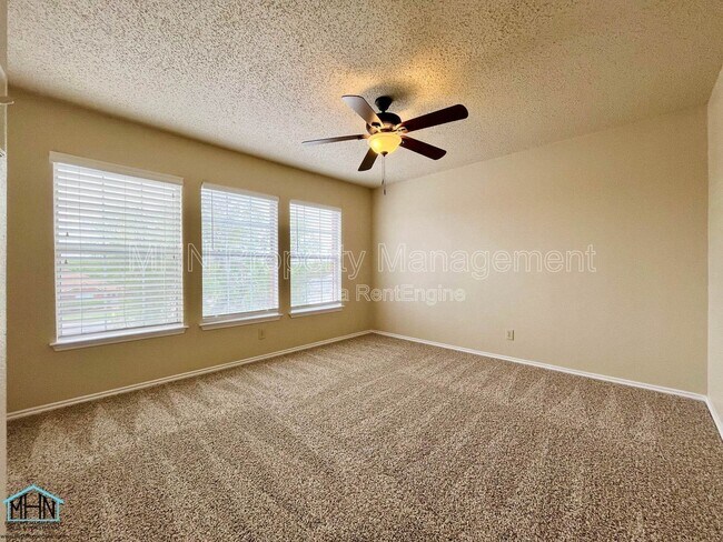 Building Photo - 6106 Secret Shores