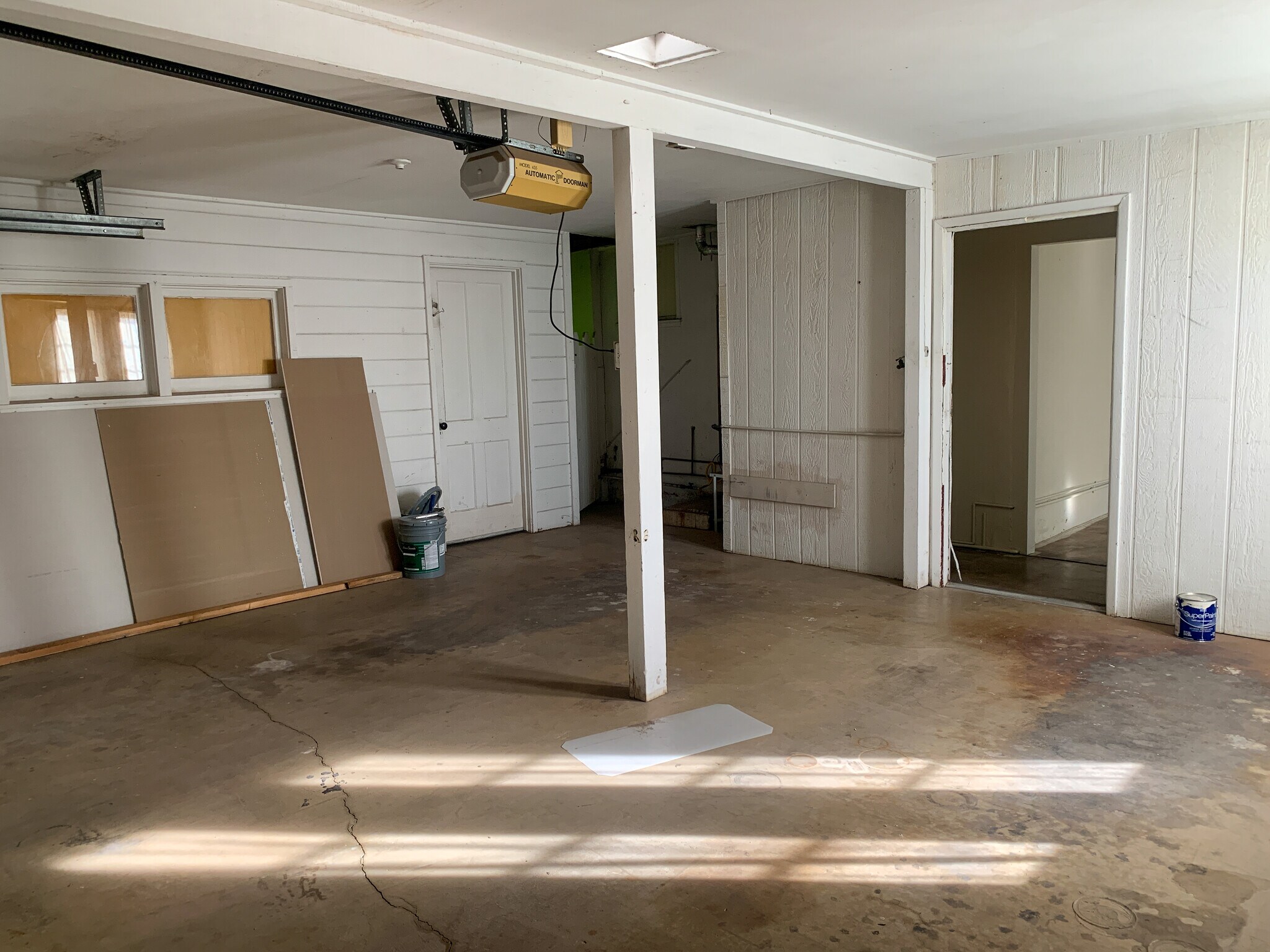 Building Photo - 832 S Maple Ave