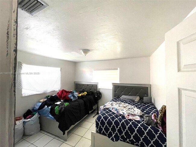 Building Photo - 5930 NW 20th St