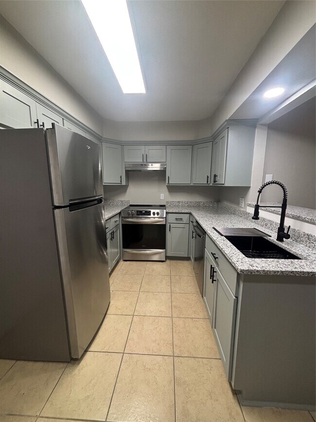 Primary Photo - 216 S Pruett St