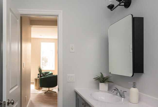 Building Photo - 56 Linden Ave