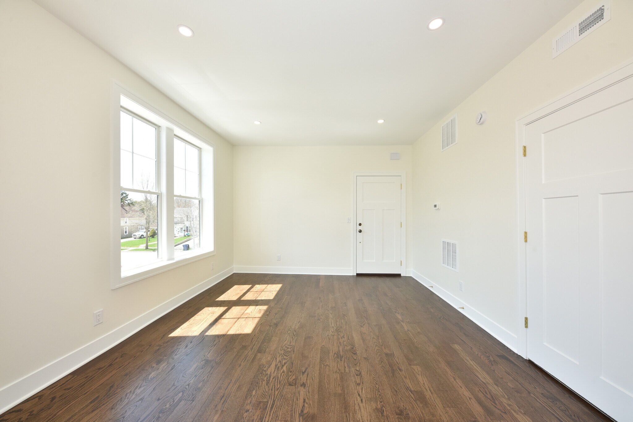 Living Space - Interior Door - 104 E Prospect St