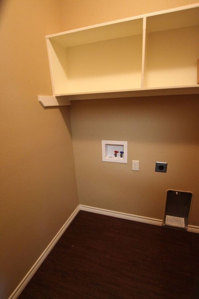 Building Photo - COMING SOON! - Gorgeous 3 Bedroom Home in ...