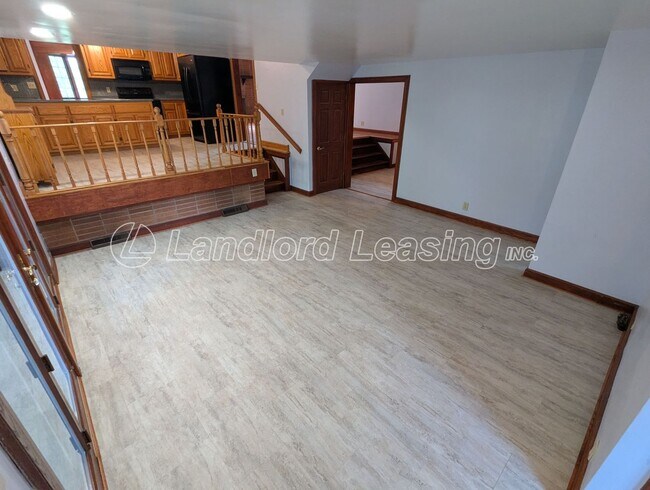 Building Photo - Spacious Split-Level Home in Columbia Stat...