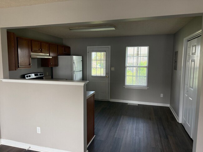 Building Photo - 110 Bob White Way