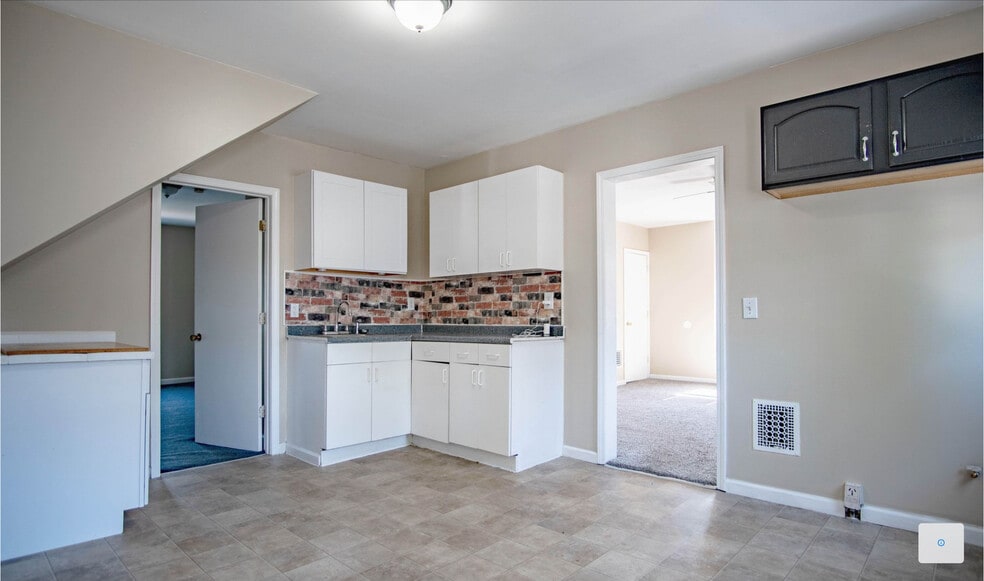 Building Photo - 4444 Main St