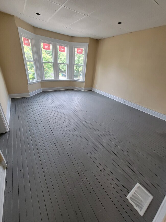 Building Photo - 423 Breckenridge St
