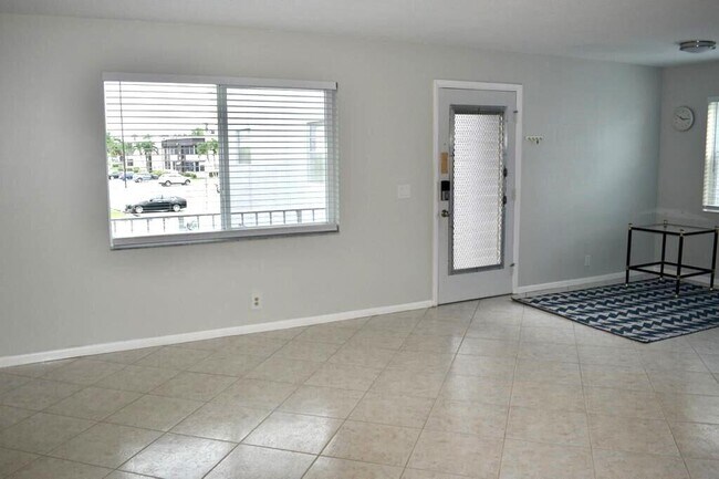 Building Photo - 185 Burgandy Way