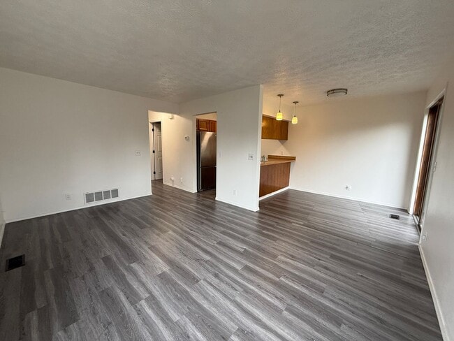 Building Photo - Pet-Friendly, Available Now!