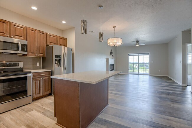 Building Photo - Must See Condo!!