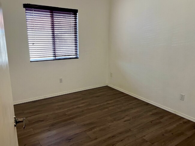Building Photo - 6800 Vista Del Norte Dr NE
