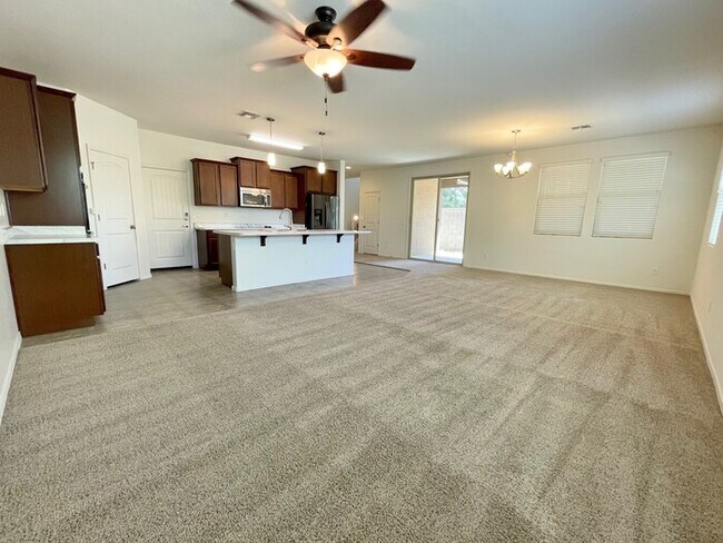 Building Photo - Beautiful 4-Bedroom, 3-Bathroom Home in Goodyear!!
