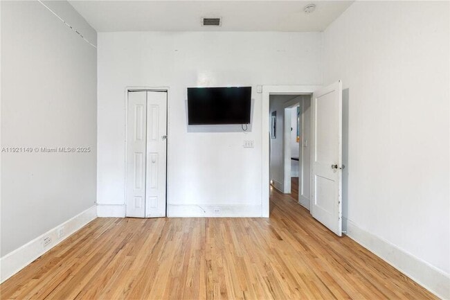 Building Photo - 27 NE 49th St