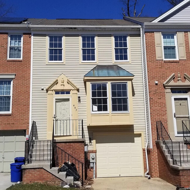 Building Photo - 445 Woodhill Dr