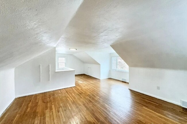 Building Photo - Available Now! Newly Renovated 3 Bedroom, ...