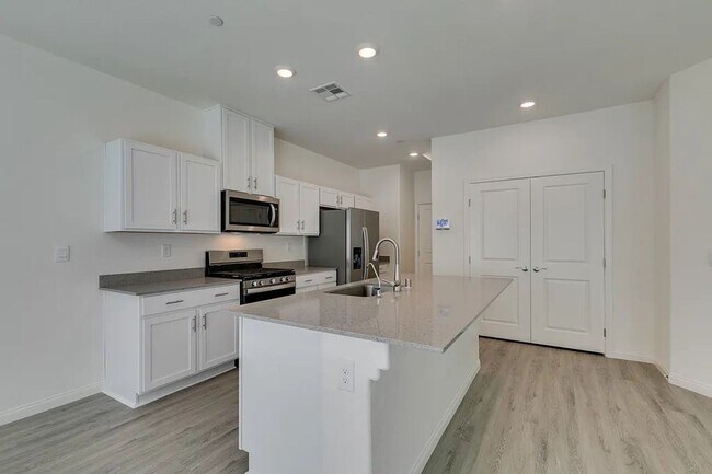 Building Photo - BEAUTIFUL NEW BUILD WITH 3 BEDROOMS, 2.5 B...