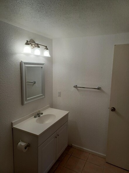Building Photo - 380 Zang St