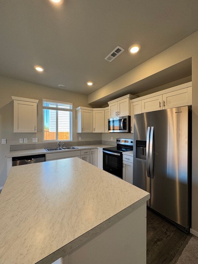 Building Photo - Pet-Friendly 3 Bed Home on Cul-de-Sac