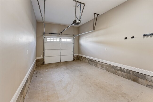 Building Photo - 320 Titan Rdg Wy