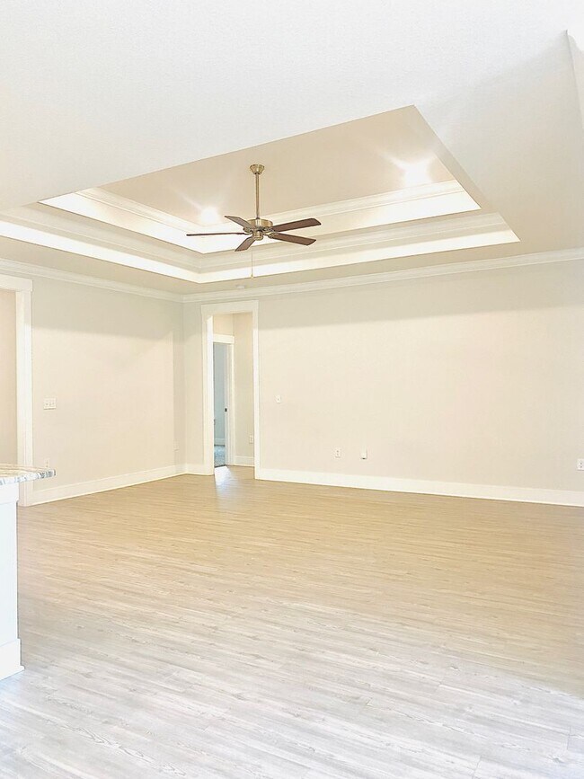 Building Photo - Stunning 4-Bed, 3-Bath Beauty, 2,117 sq. ft. of Pure Comfort and Style!