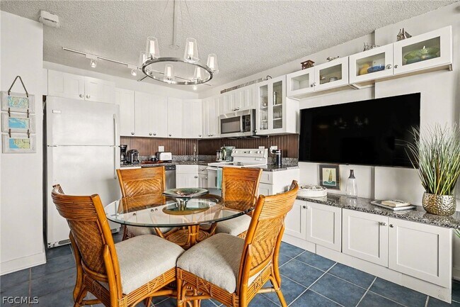 Building Photo - 7330 Estero Blvd