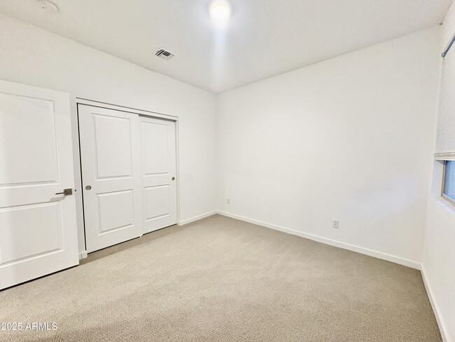 Building Photo - 1325 S 223rd Dr