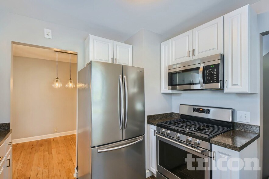 Building Photo - 2942 Zenith Ave N