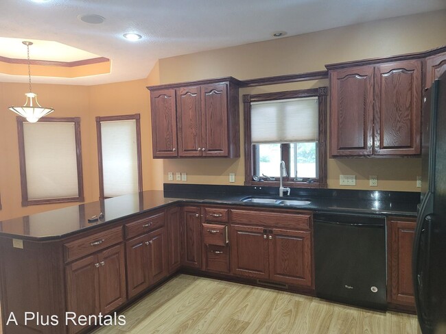 Building Photo - 4 br, 3 bath House - 7301 S Russet Drive
