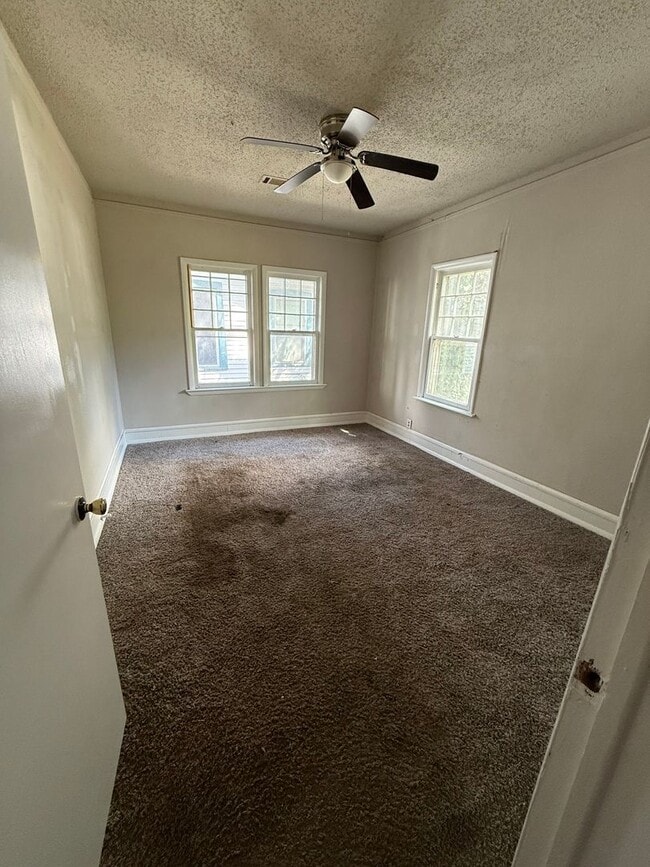 Building Photo - 624 Clifton Ct