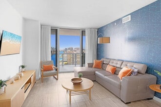 Building Photo - 2602 E Hallandale Beach Blvd