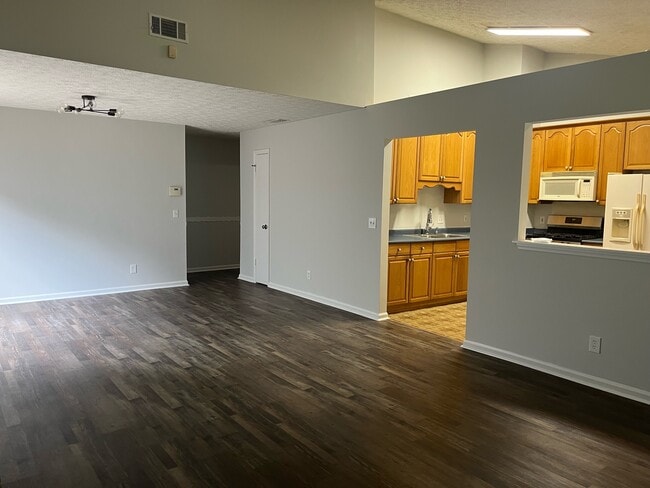 Building Photo - 110 Peachtree Dr