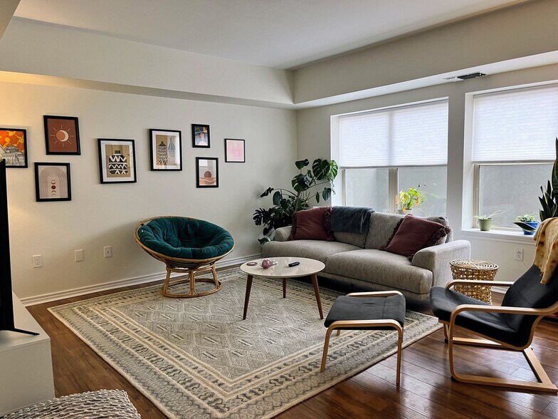 Building Photo - 2910 Wyandot St