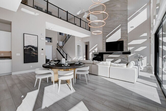Building Photo - Mesa Ridge Luxury Oasis Feathertop