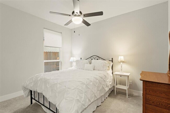 Building Photo - 111 Chinaberry Bnd
