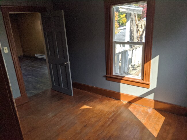 Building Photo - 702 Worden Ave E