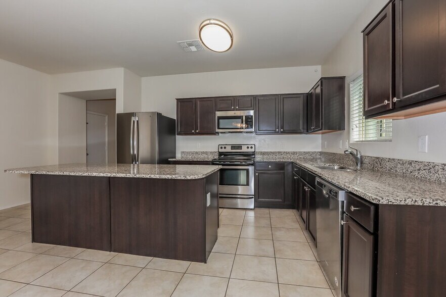 Building Photo - 4621 E Fire Opal Ln