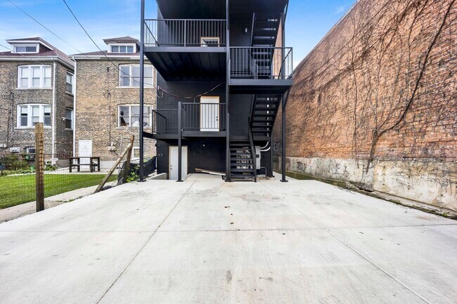 Building Photo - 2350 S Leavitt St